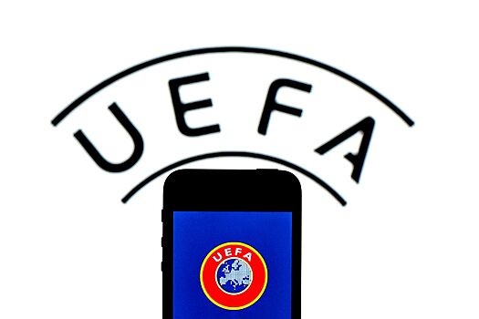 В УЕФА начали разбирательство из-за поведения болельщиков в финале Лиги конференций