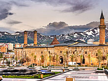 В Турции предложили организовать встречу глав МИД РФ и Украины