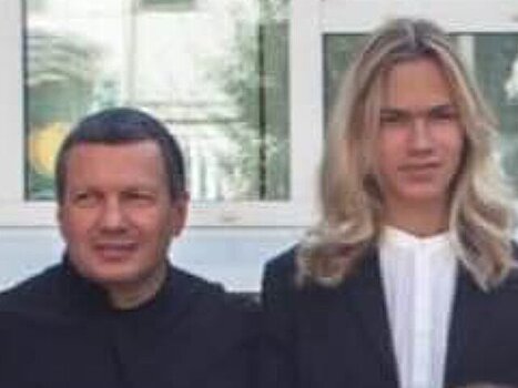 Владимир Соловьев опроверг сообщения, что его сын работает моделью в Лондоне