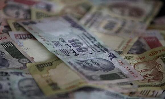 РФ начала поставлять в Индию бумагу для банкнот по 100 рупий