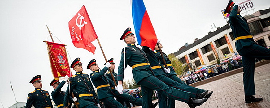 В Дмитрове около 1000 военнослужащих и кадетов приняли участие в параде Победы