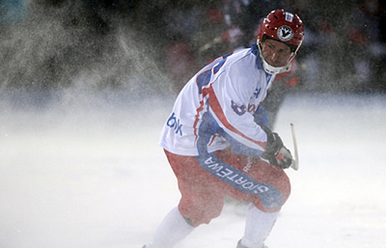 Свешников в возрасте 43 лет продлил контракт с клубом по хоккею с мячом "Юсдаль"