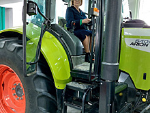 Пермский министр образования попробовала себя в роли комбайнера