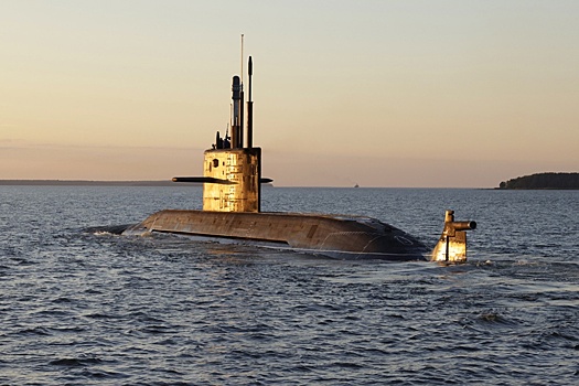 На новой подводной лодке "Великие Луки" подняли Андреевский флаг