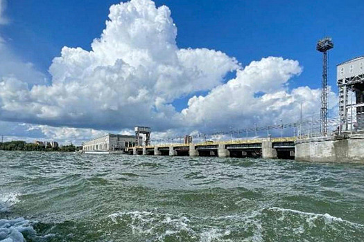 Новосибирская ГЭС успешно справляется с рекордным осенним паводком