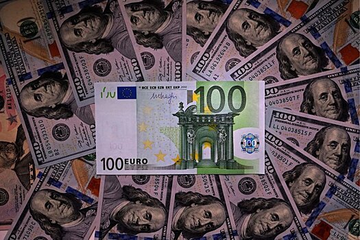 Сколько будут стоить доллар и евро к концу недели