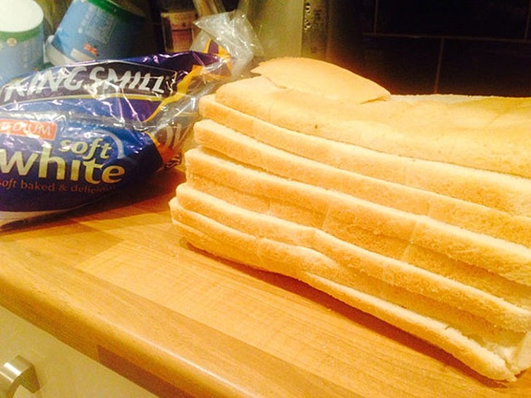 Этот хлеб должны были нарезать автоматически, но что-то пошло не так.