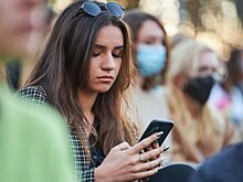 Молодежь использует мобильный интернет для поиска информации и видео – опрос