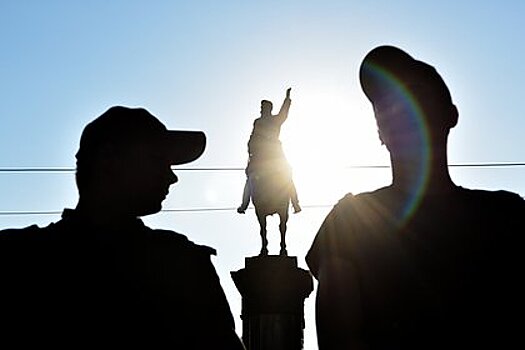 В Киеве снесут памятники Ватутину и Щорсу