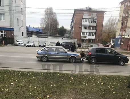 Патрульный автомобиль и иномарка столкнулись на проспекте в Ленинске-Кузнецком