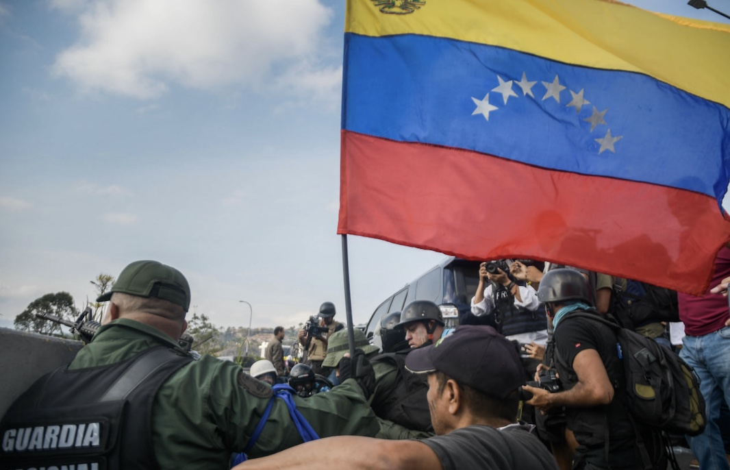 NYT: Венесуэла вывела в море военные корабли для защиты