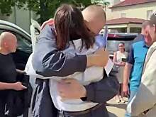 Появились кадры встречи Сергея и Светланы Тихановских спустя пять лет разлуки