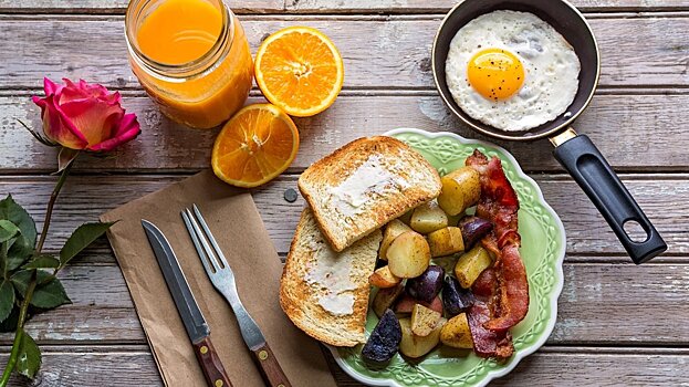Диетолог Гинзбург назвал лучшие продукты для завтрака