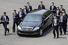 Автомобиль Ким Чен Ына сопровождали 12 бегущих охранников