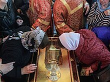 Ожидание в очереди к мощам Николая Чудотворца достигло 12 часов