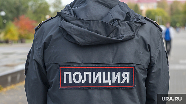 Пермские полицейские задержали водителя, который несколько раз врезался в дом