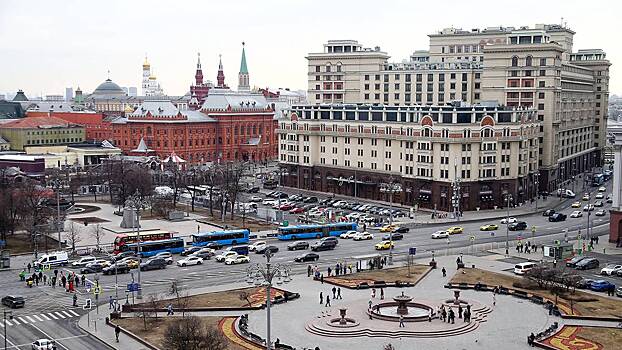 Москвичей призвали соблюдать скоростной режим и дистанцию на дорогах