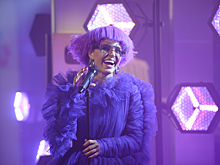 Zivert оправдалась за чипсы и «Вдову Клико»