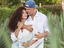 Помолодел от любви! Потапа с трудом узнали на новом снимке с женой