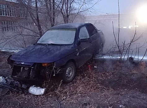 В Южном поселке Оренбурга Lada-2110 повредила теплотрассу