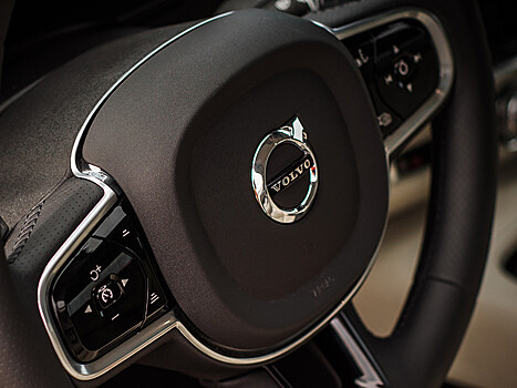 Volvo запатентовала сдвижное рулевое колесо для превращения леворульных машин в праворульные