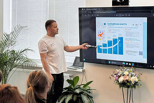 Более тысячи школьников посетили день открытых дверей "Профессионалитета" Эн+