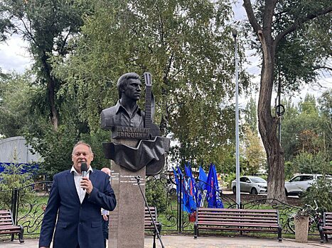 Памятник Высоцкому в Энгельсе открыл его сын Никита