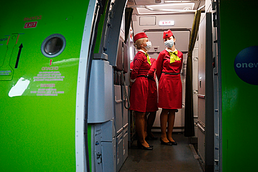 Россияне назвали авиакомпанию с лучшими стюардессами
