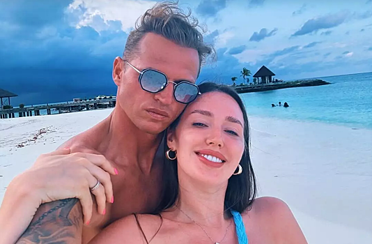 Флиртовал с моделями и выпрашивал номера: командировка Тарасова в Сочи обернулась скандалом