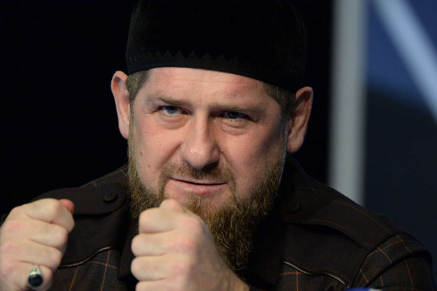 Кадыров посоветовал уезжающим из России мужчинам «надеть юбки и сменить имена на женские»