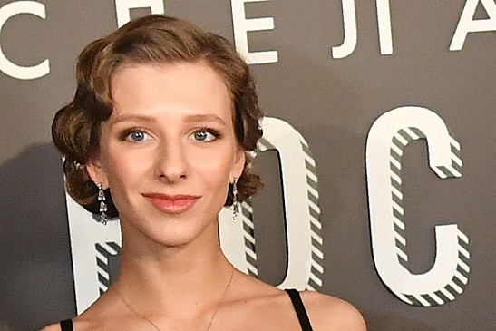 28-летняя актриса Лиза Арзамасова призналась, что сделала "пластику" носа