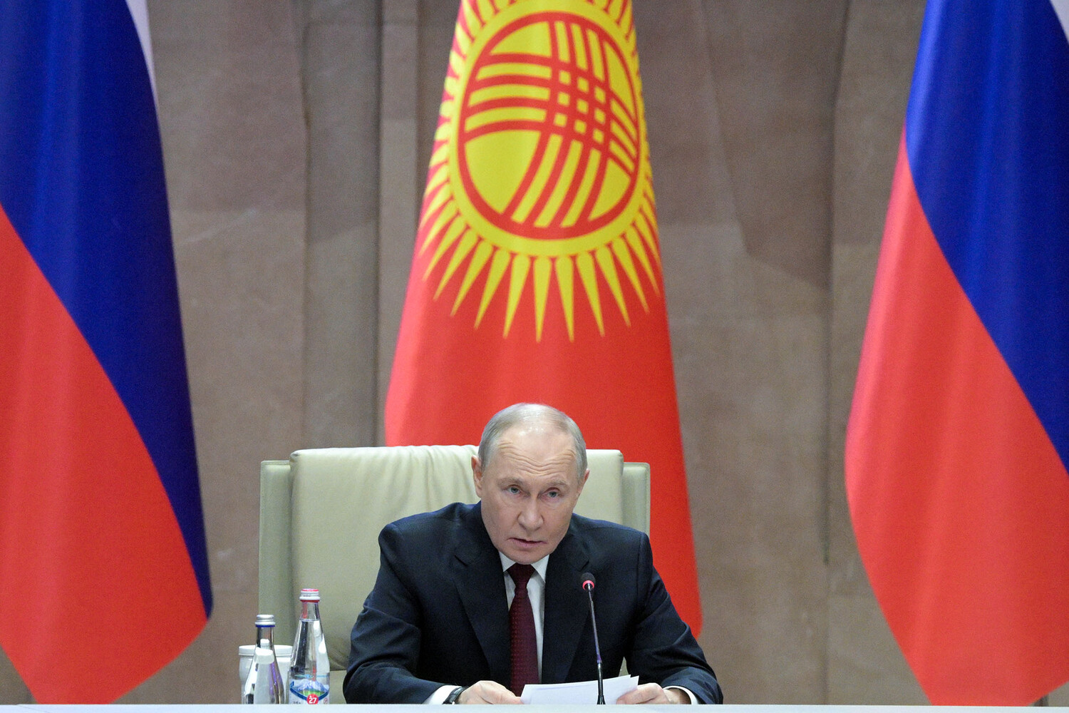 Песков: Путин на саммите ОДКБ встретился с президентом Таджикистана Рахмоном