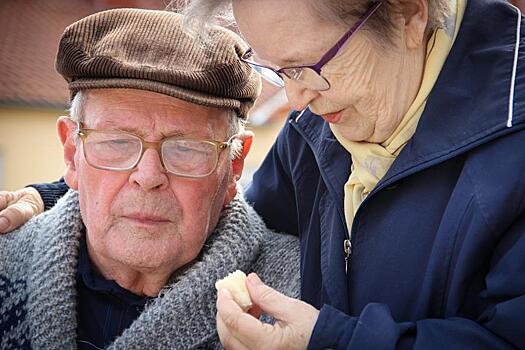 Нужно обратиться в ФНС. Граждане 55/60 лет могут получить до 15 000 рублей