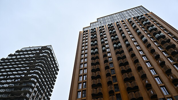 Российских чиновников предлагают «усадить на квадратный бюджет»