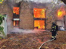 В Санкт-Петербурге произошел пожар в здании автосервиса