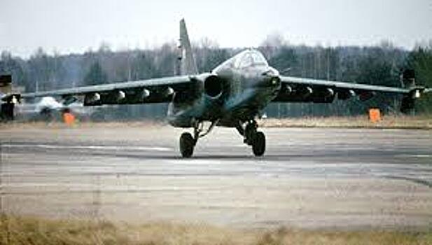 Су-25 сел на «поврежденную» полосу