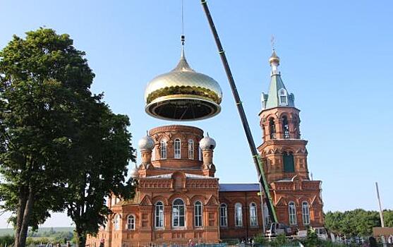 В селе Глебово установлен новый купол на храм Архангела Михаила