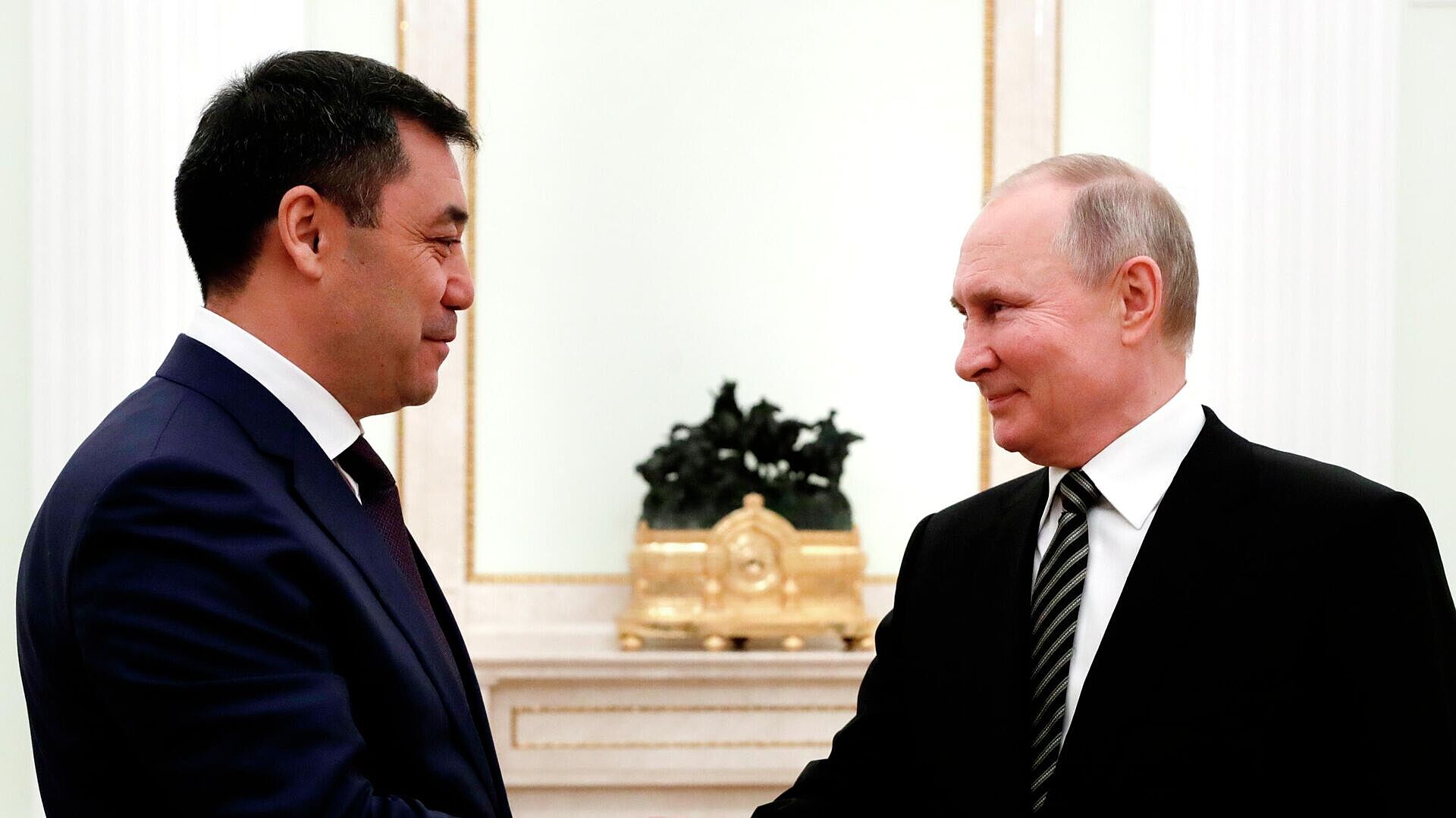 Путин поздравил президента Киргизии с Днем независимости республики