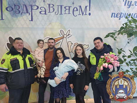 В городе Туле инспекторы ДПС оперативно доставили беременную женщину в родильный дом.