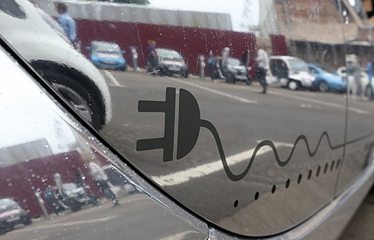 Владельцы электромобилей в Германии смогут парковаться бесплатно