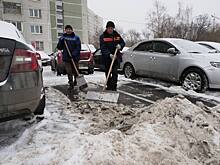 Во дворе на Волгоградском проспекте убрали крупное скопление снега