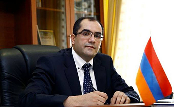 Армянский министр подал в отставку и присоединился к протестующим