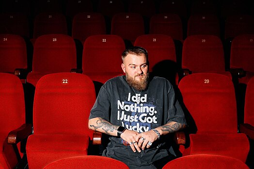 Комик Дедищев посоветовал потерявшим цель людям посетить кладбище