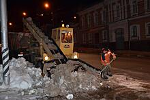 Мартовский снегопад: в Саратове чистят основные магистрали