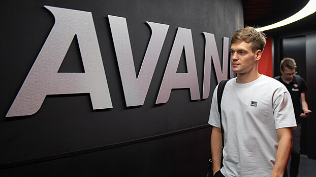 Рашевский о сборах «Авангарда» в Петербурге: «Баланс между работой и отдыхом. Нет такого, что нас закрыли на базе и мы только тренируемся. Когда ходили в Эрмитаж, меня, как и в первый раз, завораживала эта красота»