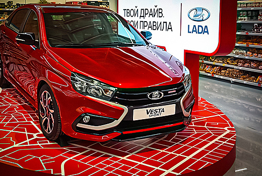 В магазине «Магнит» появилась Lada Vesta. На ней можно покататься по залу!