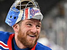 Вратарь «Рейнджерс» Куик сделал 64-й шатаут за карьеру в НХЛ, отразив 23 броска «Ванкувера». Он делит с Лундквистом 17-е место в истории лиги по числу игр на ноль