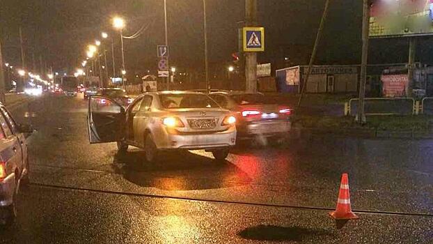 Череповчанка, перебегавшая дорогу на красный свет, погибла под колесами машины