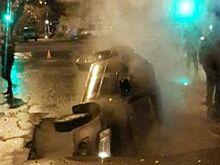 В центре Саратова машина провалилась под землю