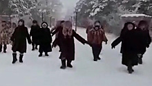 Якутки станцевали на сильном морозе и попали на видео